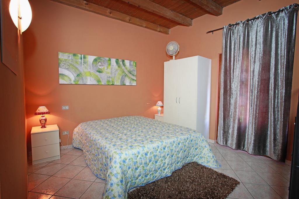Agriturismo Licensi Del Bresa Willa Monzambano Pokój zdjęcie